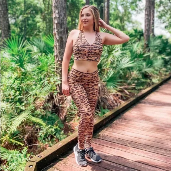 Fabletics On-The-Go PowerHold HW Leggings & Sports Bra  Cacao Tigress Sz L - Picture 4 of 16